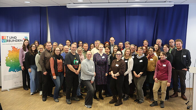Gruppenbild von allen Teilnehmenden der Kick-Off Veranstaltung FIVE