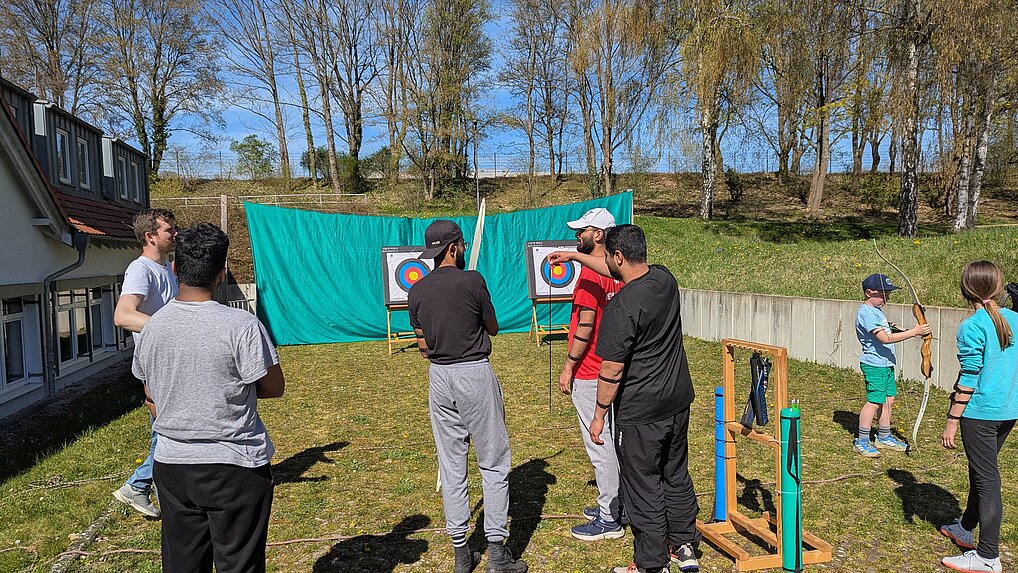 Zum ersten Mal Bogenschießen