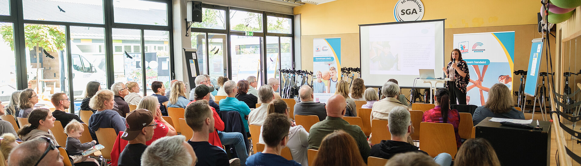 Eine volle Halle beim ersten Bündnistreffen beim SG Arheilgen in Darmstadt 