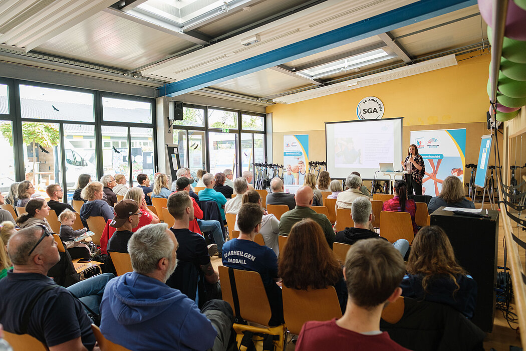 Eine volle Halle beim ersten Bündnistreffen beim SG Arheilgen in Darmstadt 