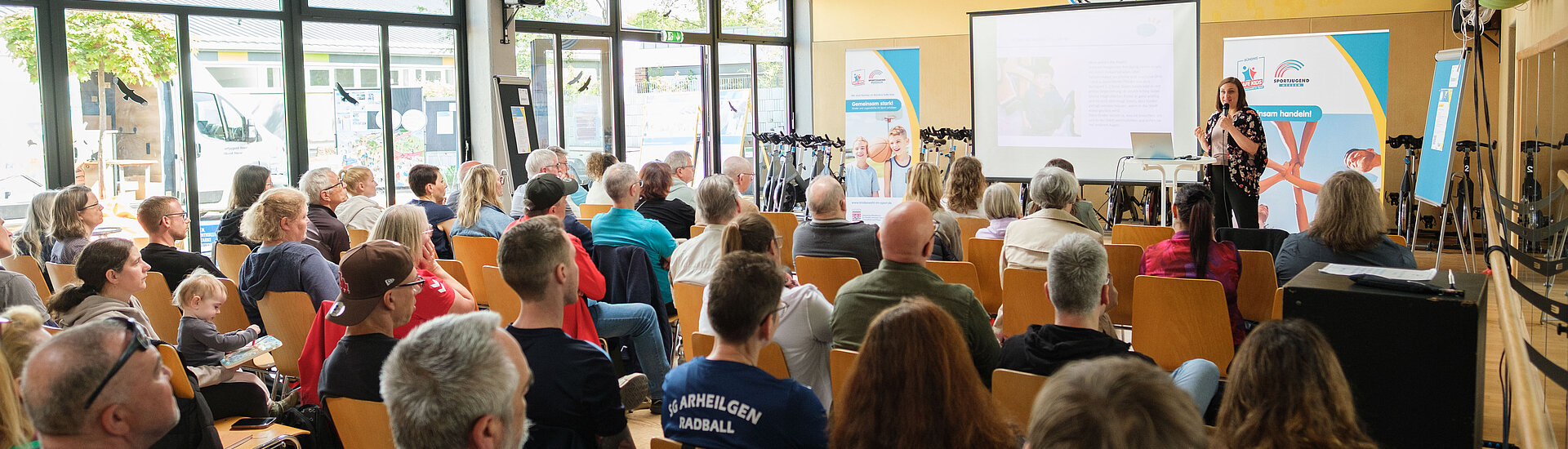 Eine volle Halle beim ersten Bündnistreffen beim SG Arheilgen in Darmstadt 
