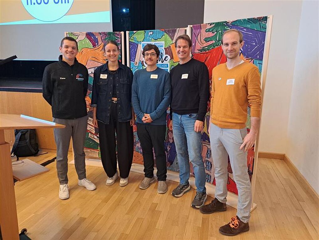 SJH-Delegation um Timo Korf (Vorstandsmitglied), Nadine Morgenbrod, Timo Reul (Mitarbeitende der SJH) Daniel Illmer (Stellvertr. Geschäftsführer SJH) und Amadeus Itzenhäuser (Vorstandsmitglied)